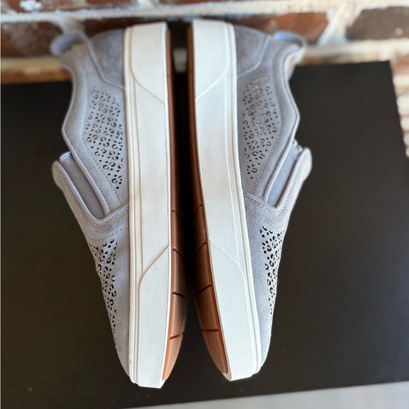 VIONIC Kimmie Perf Gray Suede Sneakers Slip On White Sole  Size 10 - Picture 12 of 13